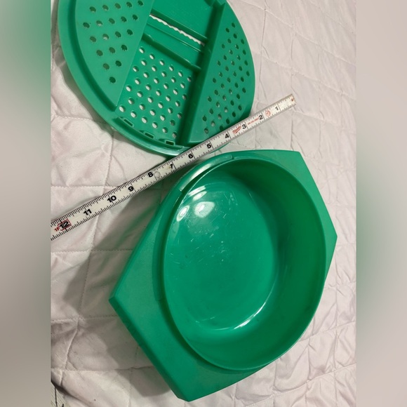 Vintage Tupperware Green Kitchen Grater and Slicer - Picture 4 of 5
